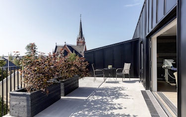 Takterrass med kyrkan